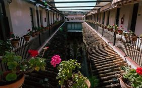 Apartamento con encanto en patio sevillano (202)